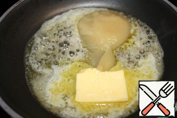 Melt the butter and honey.