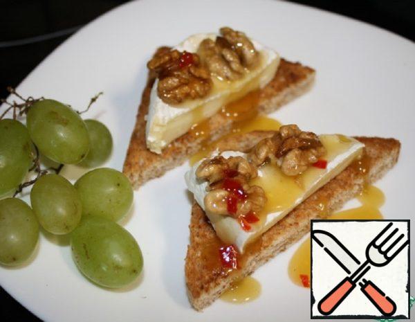 Snack of Brie Cheese with Nuts Recipe