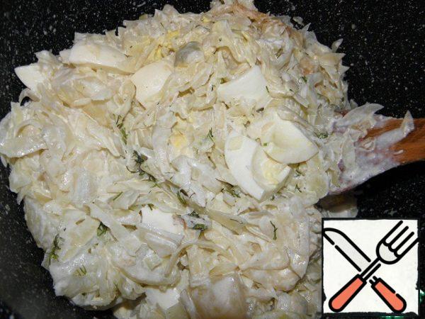 Pour in the cream, stir, cover with a lid and tormented to the full softness of cabbage and potatoes, about 10 min. Before serving, pepper, more salt if needed and sprinkle with finely chopped dill.