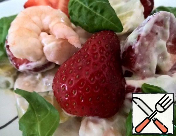 Shrimp Salad with Avocado and Strawberries Recipe