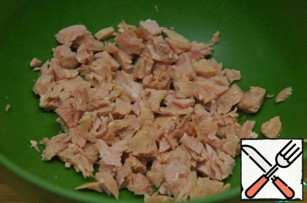 Carefully break tuna into small pieces and put in a deep bowl.