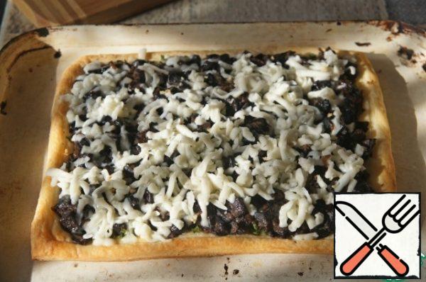 Bake for 10-15 minutes at a temperature of 200-220 * C, then take out the cake, sprinkle with chopped herbs, carefully sprinkle with grated cheese on top and put it back in the oven for another 15 minutes.
