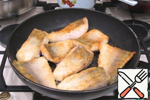 Fry walleye over high heat until light Golden brown. Until the fish is ready, we will bring in the oven.