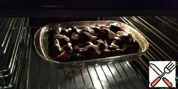 Put everything in a preheated oven. The roasting time was not detected. As usual, 45-50 minutes, depends on your oven.
