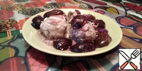 When I began to feel the aroma of the finished dish, took the pan out of the oven and put on a plate a couple of legs with plums. I liked it so much that this dish is prepared several times.