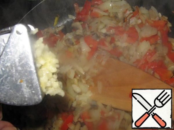 Squeeze out the garlic. Add a little salt and pepper.
