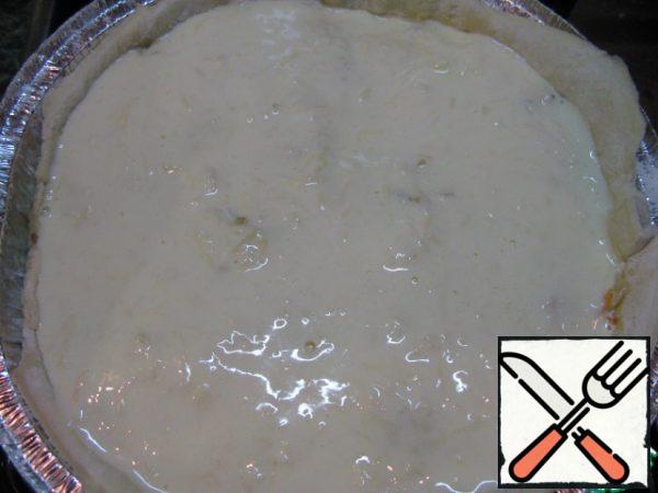 Put the egg-sour cream mixture on top.
