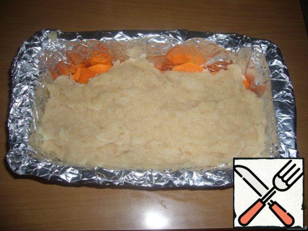 Put the minced fish on the pumpkin layer.
