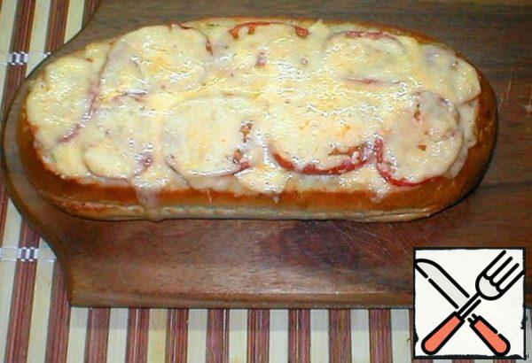 Then remove from the oven, sprinkle with cheese and put back in the oven for 3-5 minutes.
Our pie is ready!