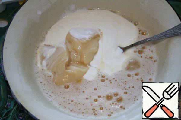 Add sour cream and condensed milk.
