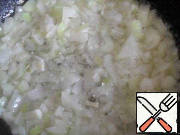 Onions cut into cubes, lightly fry in vegetable oil.