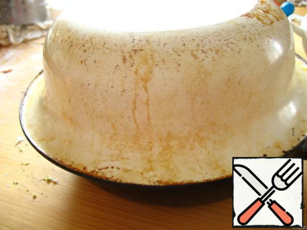 Cover with a deep Cup or saucepan in size or larger (so that the dough does not dry). And leave in a warm place to climb.