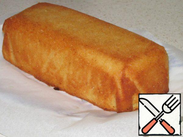 Pour a spoonful of the resulting syrup over the cupcake.
It may seem to you that there is a lot of syrup, but don't worry - this amount is ideal)

