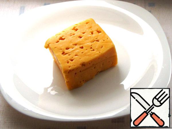 In the original recipe there was only cheese, but I decided that chips are good to do with fillings.
I had a piece of cheese like this.
