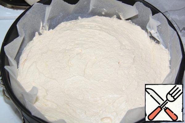 Cover the split form with parchment, lay out the dough.
