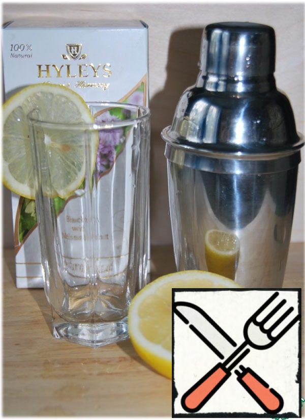 Shake the cocktail in the shaker.
Take a comfortable tall glass (glass), decorate with a slice of lemon.
Pour the cocktail.
If desired, you can add ice, but our weather is not conducive to this.