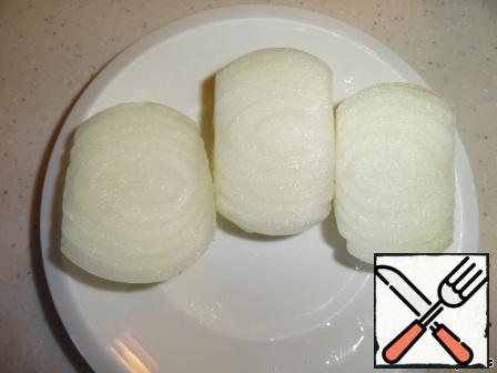 The onion is cut into three parts.