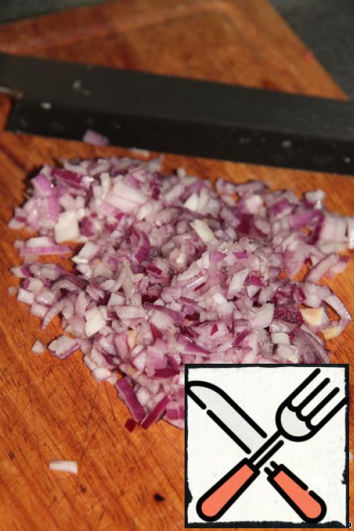 Very finely chop the red onions.