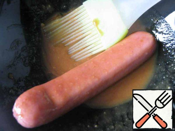 Brush the sausage with marinade.
