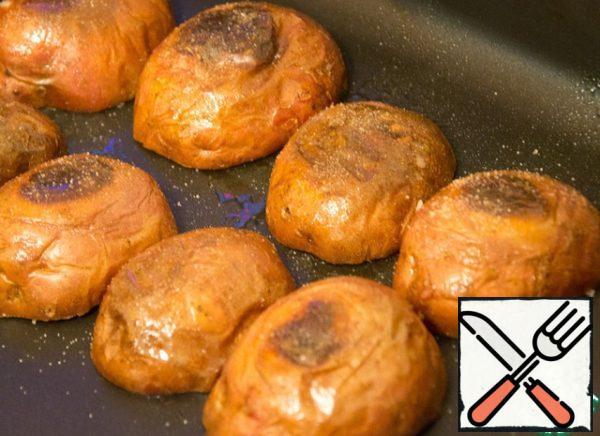 Lightly oil the boats again (inside and out). Turn upside down, add salt and dry in the oven for another 5-8 minutes.
