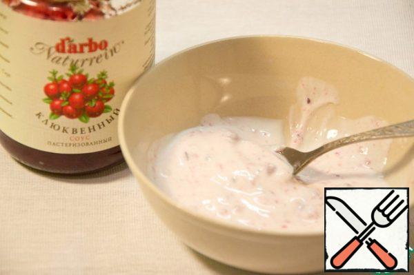 For the sauce, mix yogurt and cranberry sauce.
