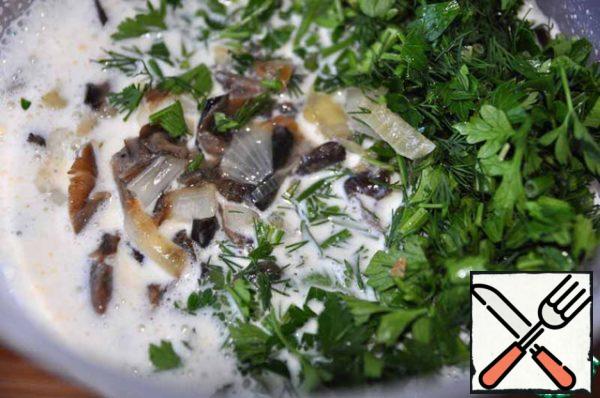 Add slightly cooled fried mushrooms and finely chopped dill and parsley. Mix the mixture thoroughly.
I didn't add any salt.