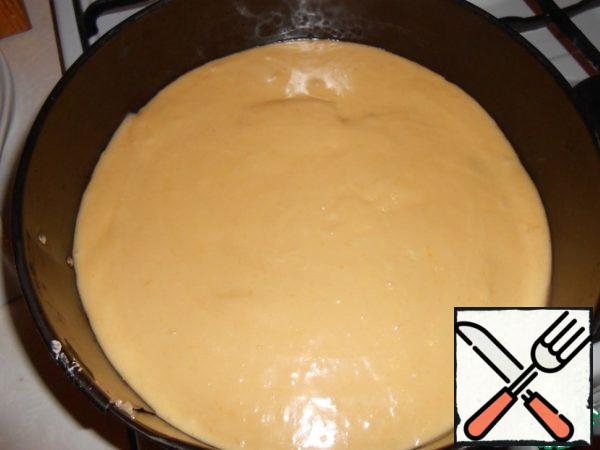 Pour the dough and a wet spoon level the dough and send it to the oven for 20 minutes at 200 C. Time, of course, depends on your oven.