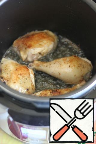 In the "CHICKEN" mode, fry for 5 minutes on each side until golden brown with the lid closed.