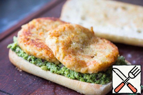 Put on top of 2 cutlets.
