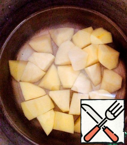 Boil the potatoes like mashed potatoes.