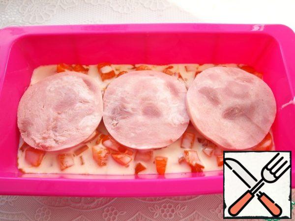 Pour out the dough and put the ham on top.
