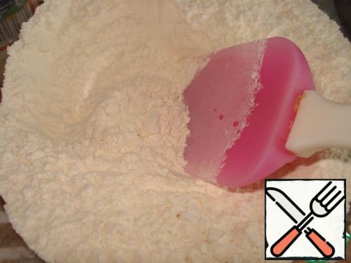In a bowl, mix flour, baking powder and sugar.