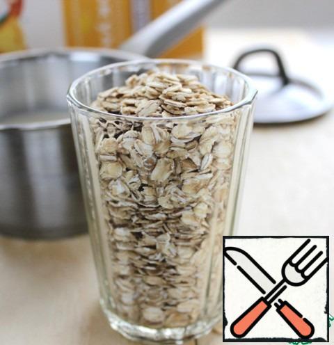 Measure 1 glass of instant oat flakes.