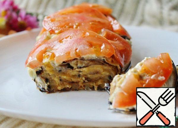 Cool the finished terrine, then carefully transfer to a dish covered with foil. Brush with garlic-mayonnaise mixture. Put the tomatoes on top.