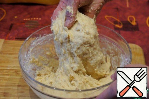 Kneaded the dough. It will be soft, very soft and sticky.
