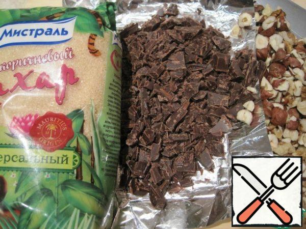 Chocolate (the remaining 100 grams) and nuts are not very finely chopped with a knife.

