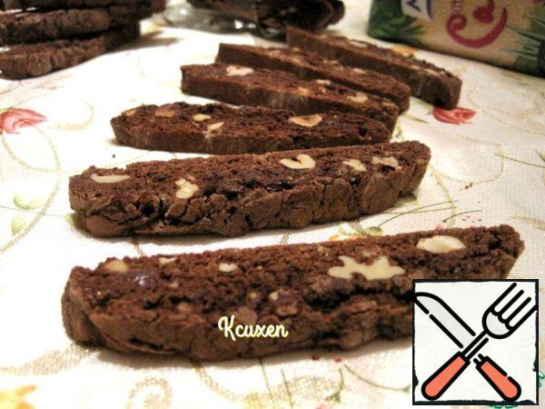 Let the biscotti cool and serve!
During baking, the flavor was fantastic!!!
Just look at these pieces of chocolate - they are moist and shiny after drying...