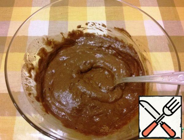 If densely, can be slightly-slightly add some water. In General, you should get a dough consistency of thick sour cream, with light and airy. If you want brownies with nuts, add half a Cup of coarsely chopped walnuts.