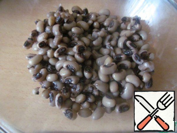 Boil the beans until tender.
