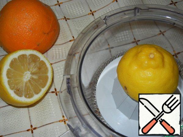 Then squeeze the juice of 1 lemon and three oranges.