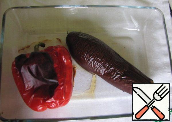 Bake eggplants and bell peppers in the oven until golden brown.
