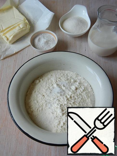 Next, add sugar, salt and add parts of the flour. Then add the softened butter and knead the dough thoroughly. The dough should be soft and gentle, not sticky to the hands.