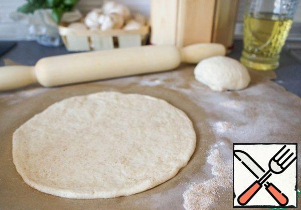 Knead the dough with your hands or roll it out on floured parchment to the desired thickness and size, you can directly on the baking sheet. Lightly prick with a fork in different places or press with your fingers.