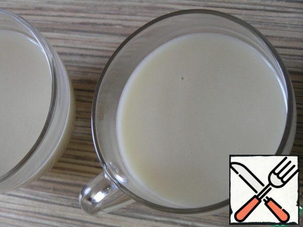 Bring the mixture to a boil, add the swollen agar-agar, stir, cook for 2-3 minutes, remove from heat. Cool a little and pour lemon juice.

