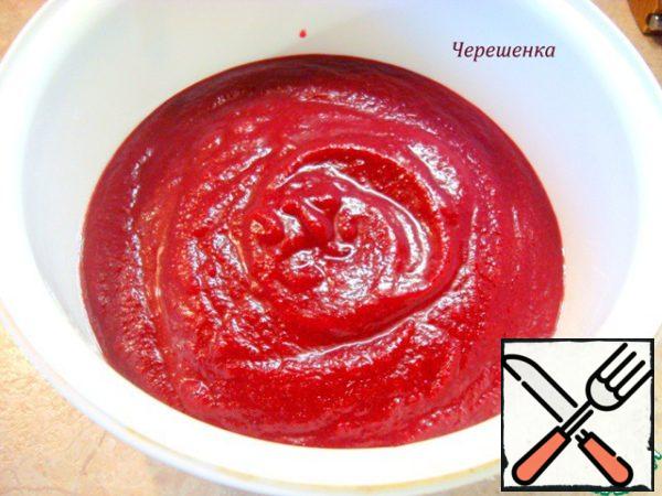 Beat beets, apples and bananas in a blender until pureed. If you do not have a blender, you can RUB everything on the smallest grater.