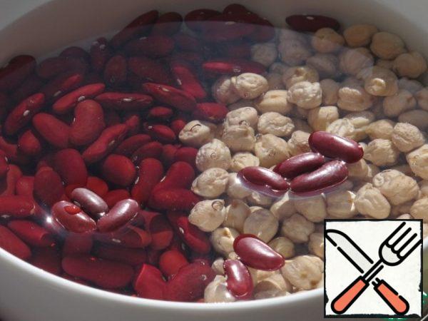 Fill with water for 4 hours.
Then cook the beans for 1 hour the chickpeas for 1.5 hours.