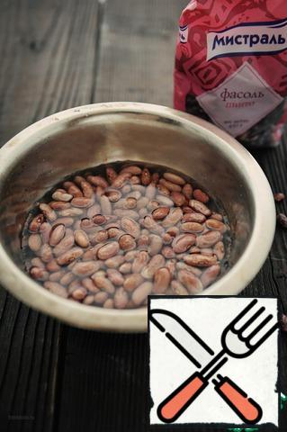 Beans soak for 6-8 hours, periodically changing the water.
Then boil until ready (about 1.5-2 hours).