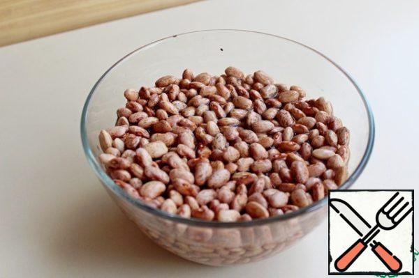 Pre-soak the beans in cold water overnight. Swollen beans, rinse and cook until tender.