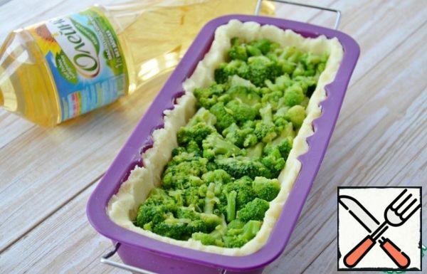 Put broccoli on mashed potatoes and press down.