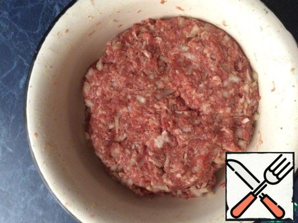 Mix and repel. Minced meat will acquire a smooth structure.